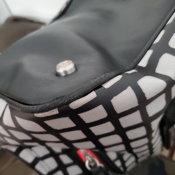 Lululemon Athletica Sweat & Go  Bag. - Picture 9 of 16